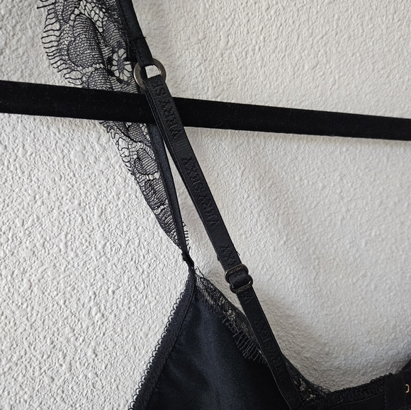 Victoria's Secret Lingerie - Picture 11 of 13